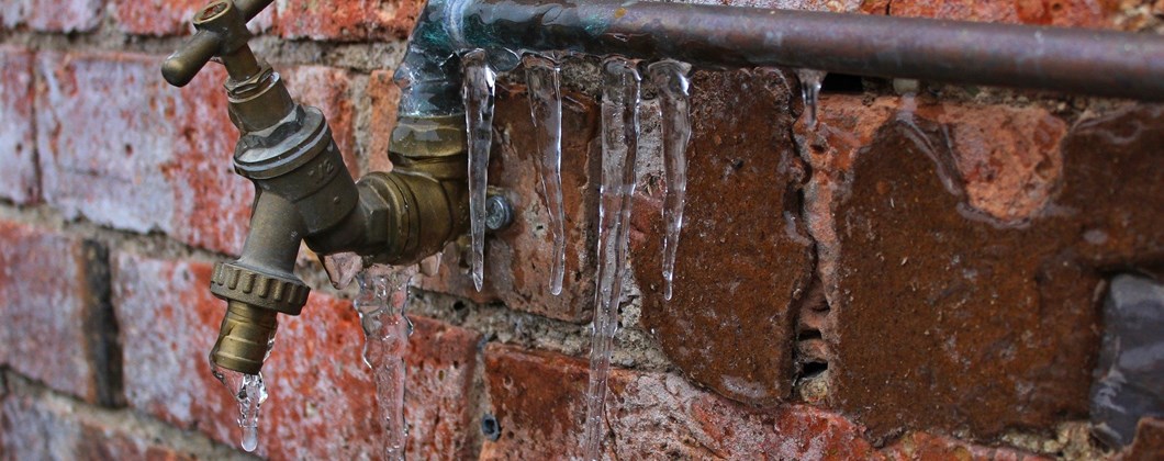 how-to-prevent-freezing-pipes-in-your-block-of-flats